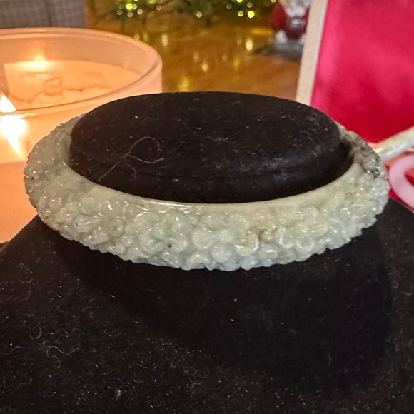 💚🤍 Floral Burmese Jadeite Jade Bangle Bracelet - shades of green - Picture 9 of 12